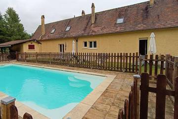 Gîte pour 2 personnes, avec jardin et piscine à Milhac