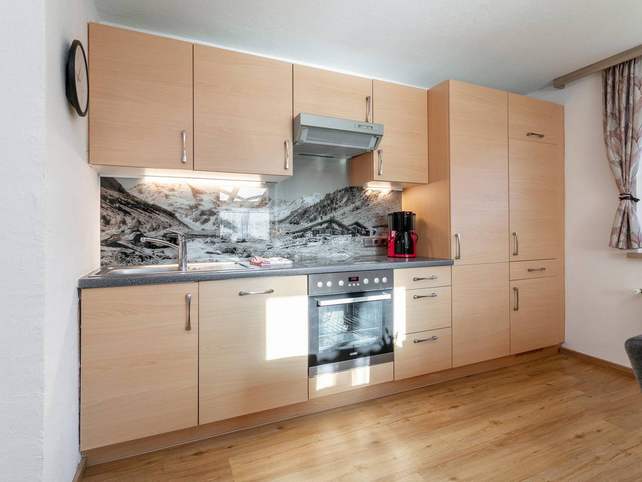 Ganze Wohnung, Liebevoll eingerichtetes Apartment mit Grill in Tuxer Alpen, Zellberg
