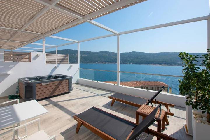 Location de vacances pour 2 personnes, avec vue ainsi que jardin et piscine dans Samos (Grèce) - 2