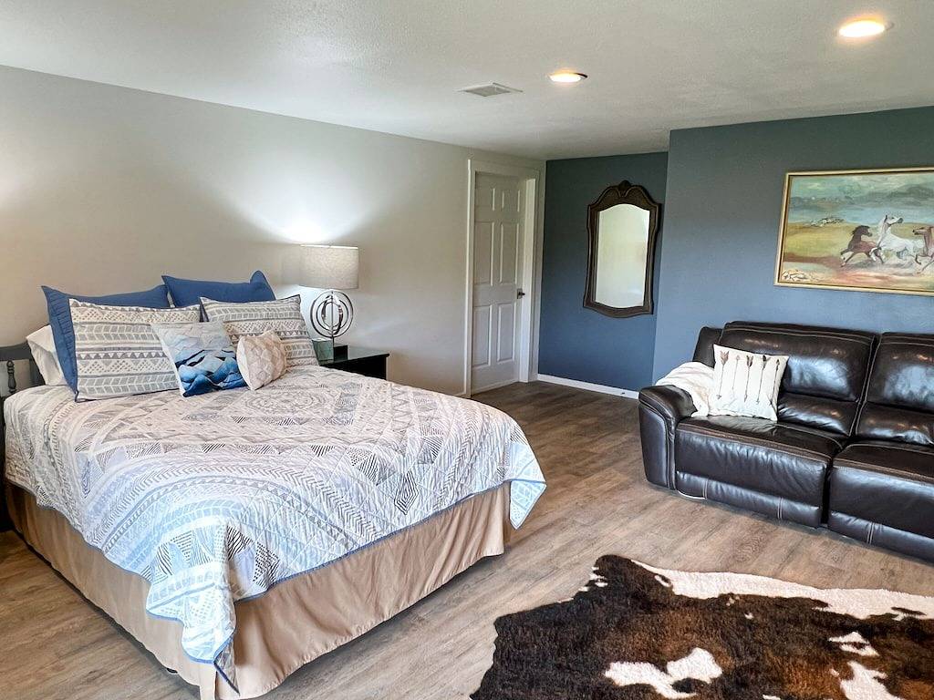 Ganze Wohnung, Guests Say: \"Meticulously Clean\" and \"Absolutely Beautiful!\" in Missoula, Lolo Nationalwald