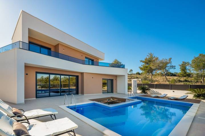 Casa vacanza per 8 persone, con Balcone/Terrazza e Giardino nonché Piscina in Brac
