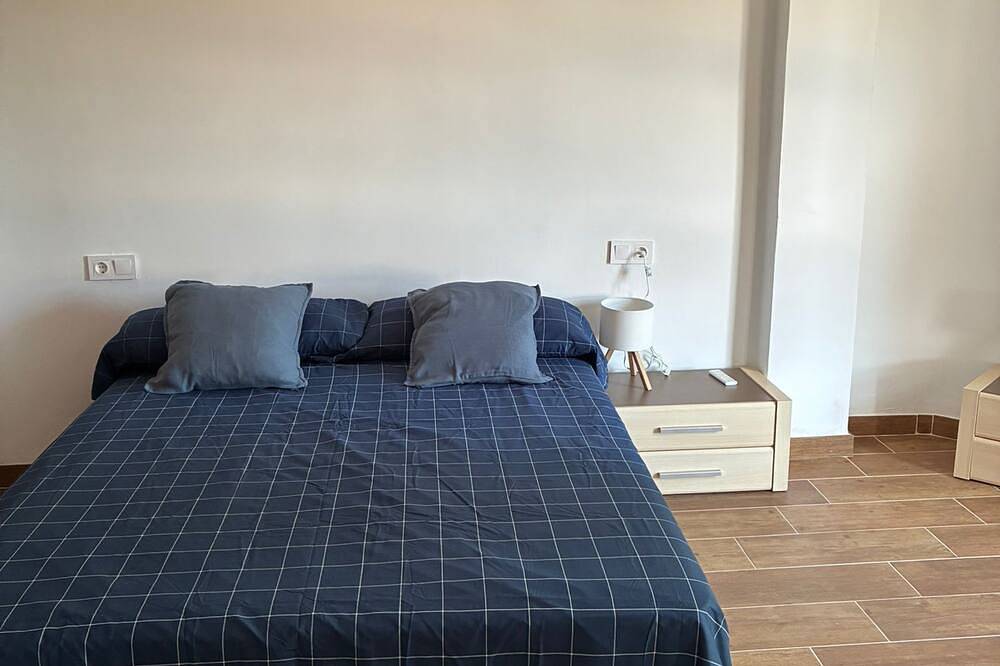 Ganze Wohnung, Apartment on the beach. 10 minutes from Valencia Sleeps 4. 2 bedroom 1 bathroom in Playa Puebla de Farnals, la Pobla de Farnals