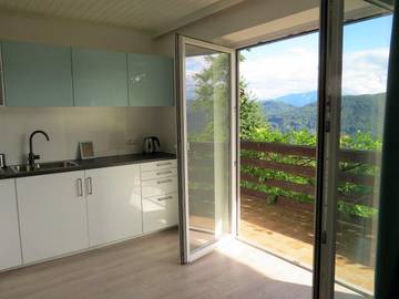 Ferienwohnung für 2 Personen, mit Garten und Seeblick sowie Pool und Ausblick, mit Haustier am Millstätter See