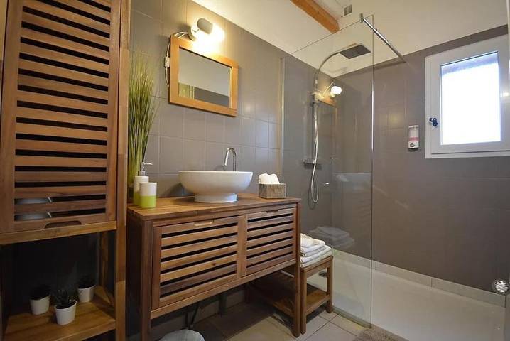 Location de vacances pour 2 personnes, avec sauna et piscine ainsi que jacuzzi et jardin, adapté aux familles à Beaulieu (Largentière) - 2