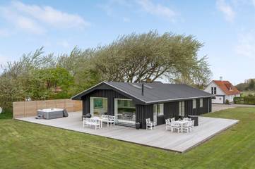 Ferienhaus für 10 Personen, mit Whirlpool und Terrasse an der Westküste Dänemarks
