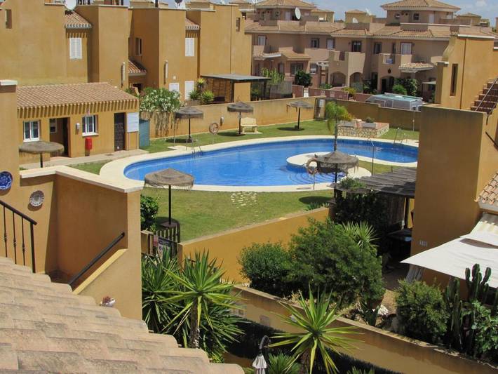 Apartamento de vacaciones para 7 personas, con jardín y piscina además de vistas y balcón - 1