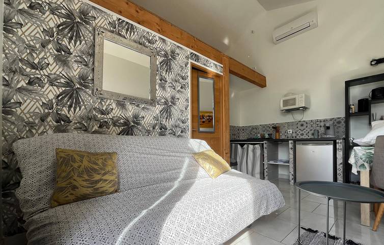 Reizende Ferienwohnung mit Pool, Terrasse und WLAN in Eyragues, Arles und Umgebung