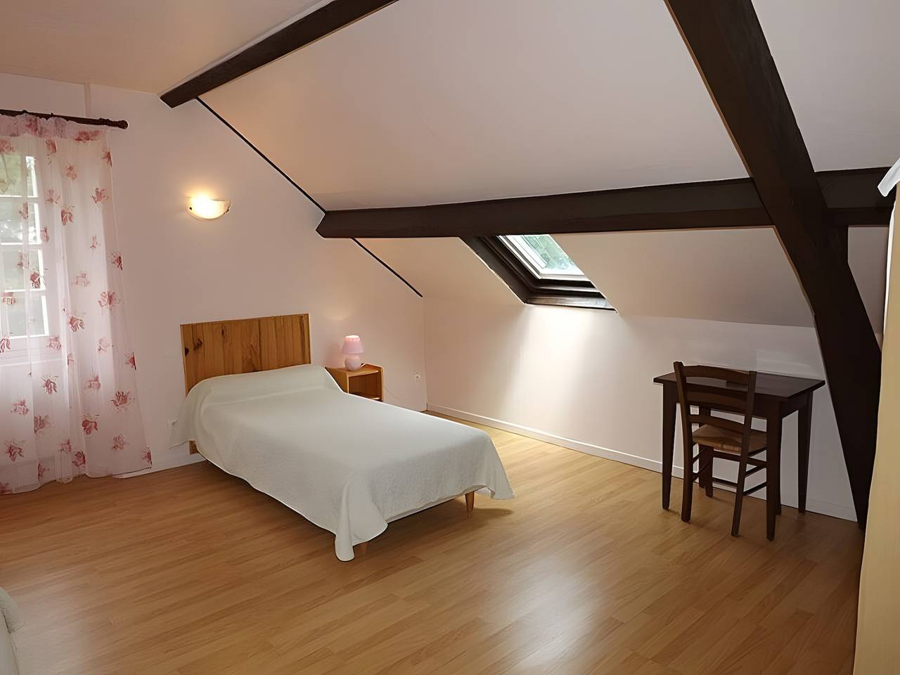 Chambre d’hôtes « Chaudes Aigues » in Val-d'Arcomie, Région de Saint-Flour