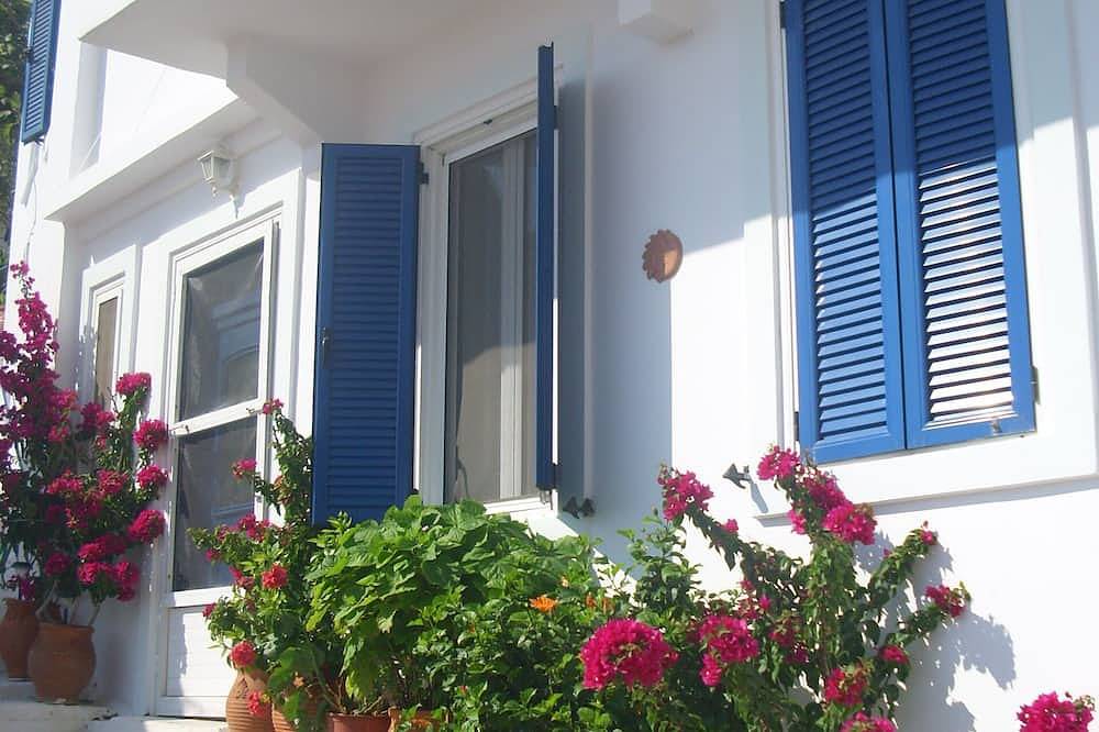 Geheel appartement, 'alkistis' Ground Floor Appartement aan zee in Ikaria