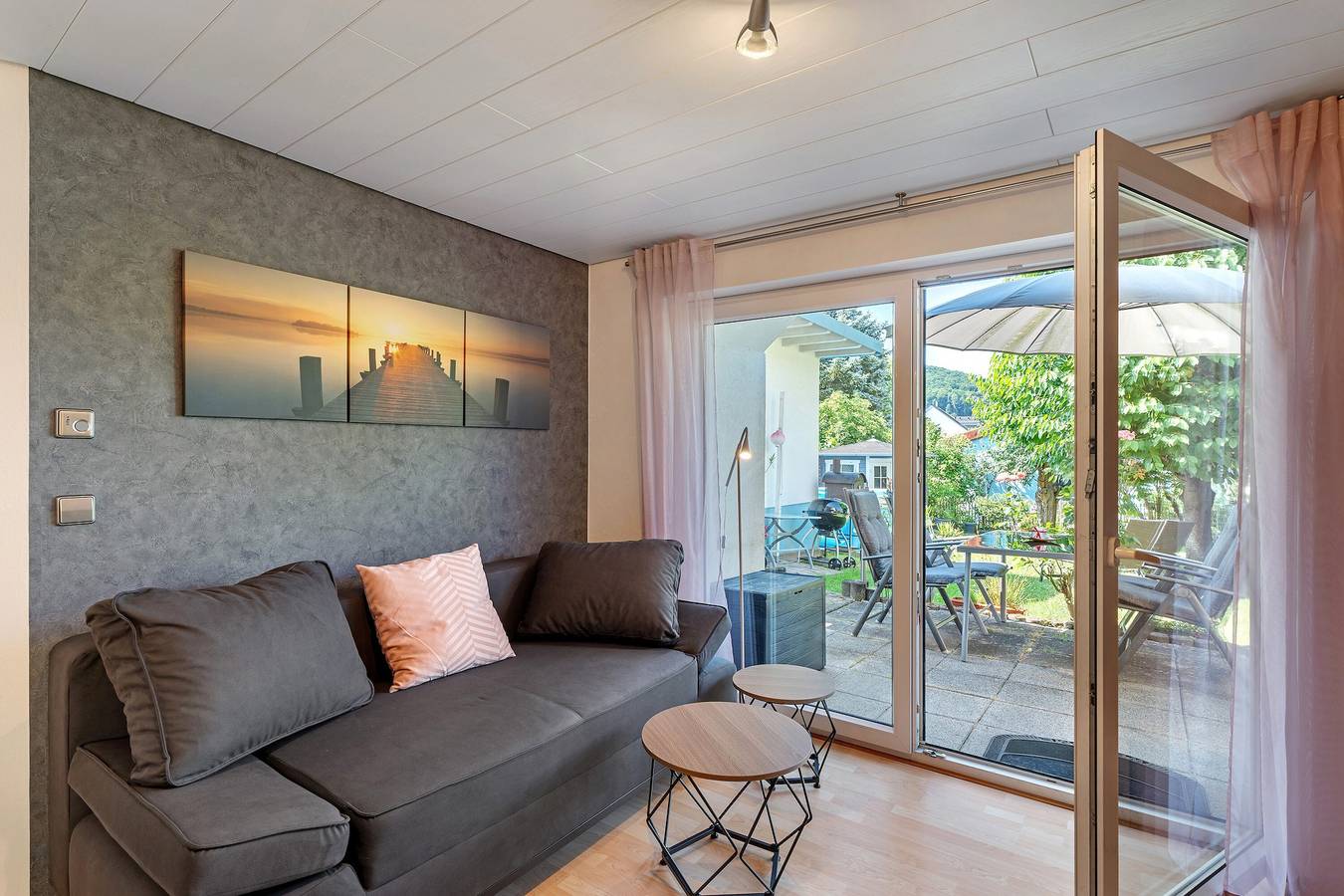 Ganze Wohnung, Ferienwohnung 'Sonnenschein' mit Gemeinschaftspool, privater Terrasse und Wlan in Pfinztal, Nordschwarzwald