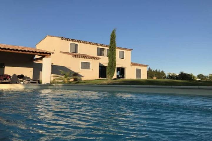 Location de vacances pour 6 personnes, avec Terrasse et Jardin à Rognonas