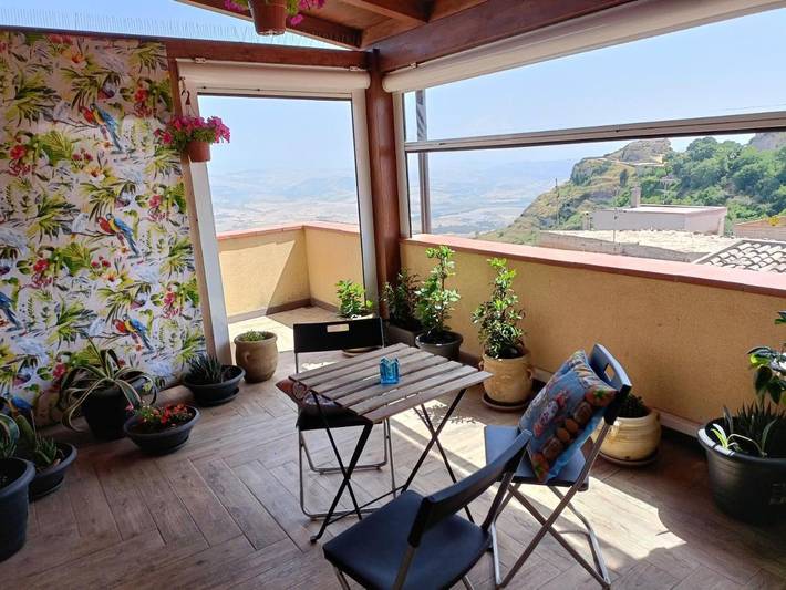 Location de vacances pour 2 personnes, avec terrasse et vue à Enna - 2