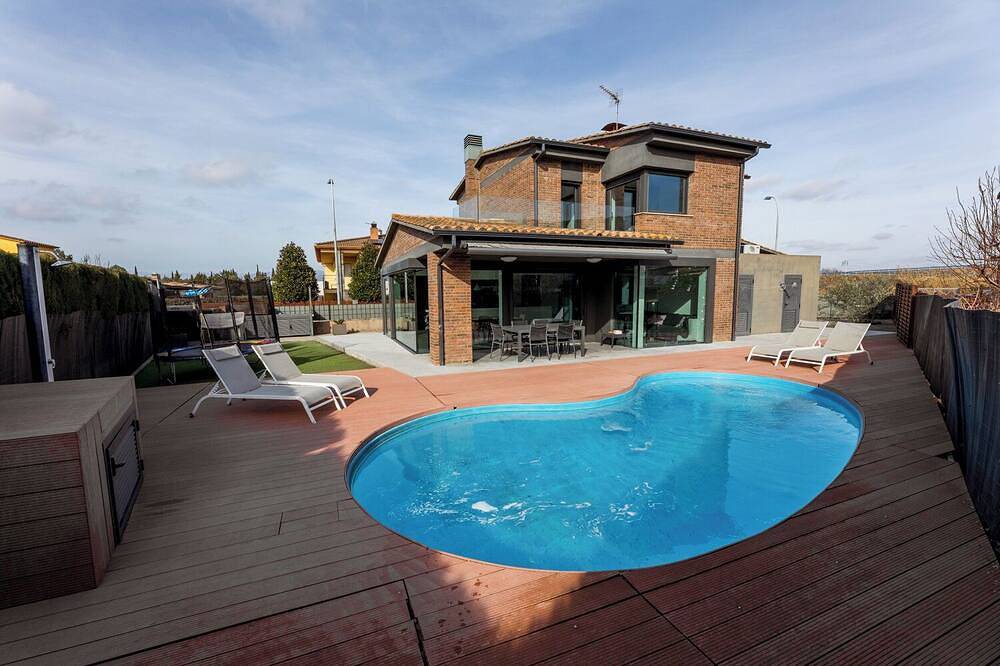 Chalet Els Pins Con Piscina Banyoles in Bañolas, Pla de l'Estany