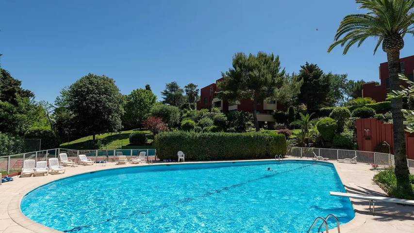 Gîte pour 7 personnes, avec Terrasse et Piscine dans Parc de Vaugrenier - 2