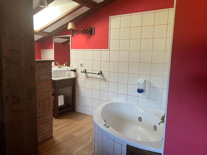 Casa rural para 2 personas, con Jacuzzi además de Terraza y Jardín en Valle de Iguña - 2