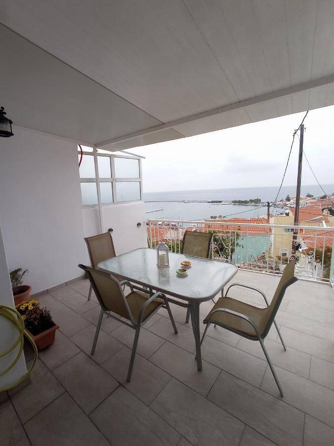 Location de vacances pour 4 personnes, avec vue et balcon, adapté aux familles dans Pythagoreio - 4