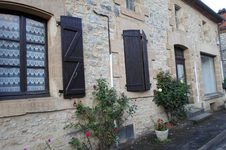 Ganze Wohnung, Studio 35 m2 mit Blick auf den alten Mühlenkanal in der Nähe der Innenstadt von Rue de la Gare in Daglan, Périgord Noir