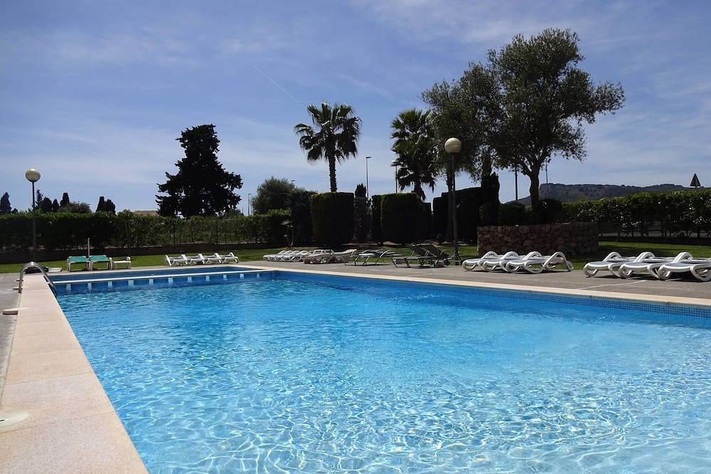 Entire apartment, Sunny Gardenia Apt- Pool-nr Beach-2 bedroom-2 bathroom-Ac-Wifi-Private Sunbeds in Cala Bona, Son Servera