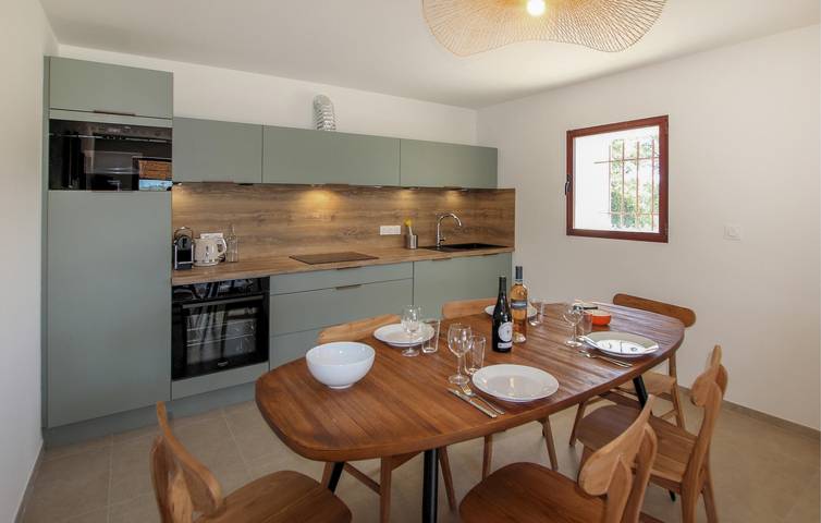 Acogedor apartamento de 2 dormitorios con jardín, cerca del río y de restaurantes in Mazan, Parque natural regional del Mont Ventoux