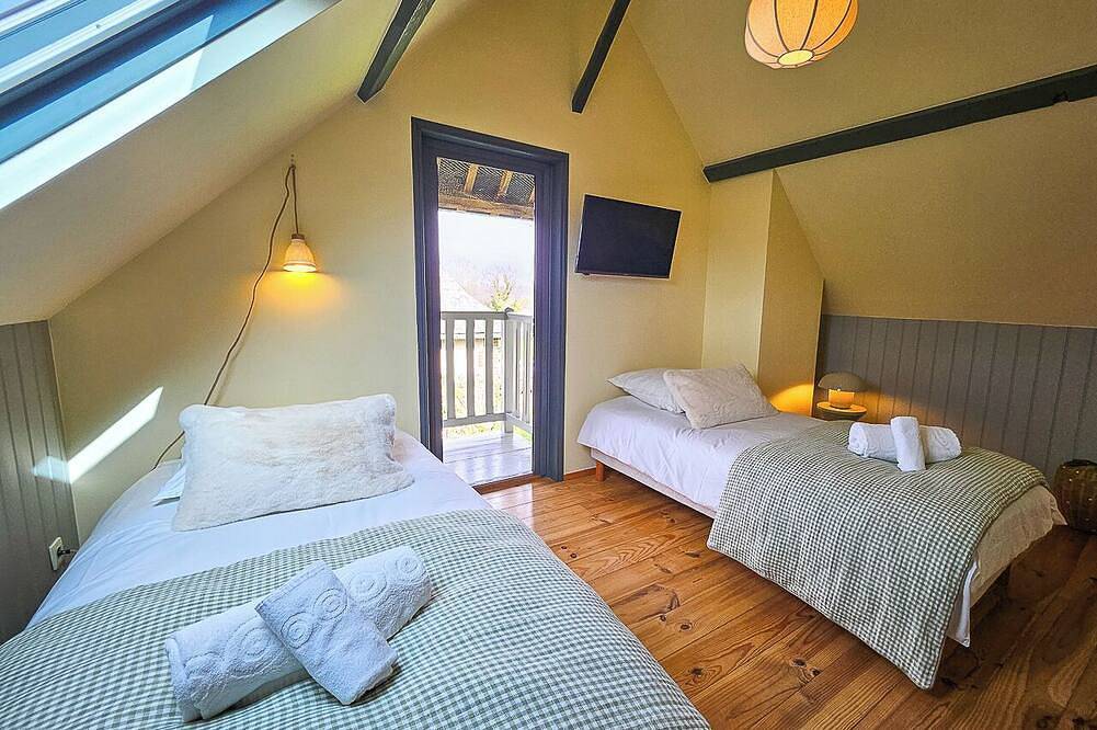 Les Châtaigniers Cottage - 10 min from Honfleur - Sleeps 4 in Manneville-la-Raoult, Bernay region