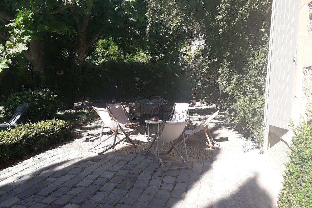 Ideal for Avignon festival Magnificent Mas with swimming pool and jacuzzi in Althen-des-Paluds, Vaucluse