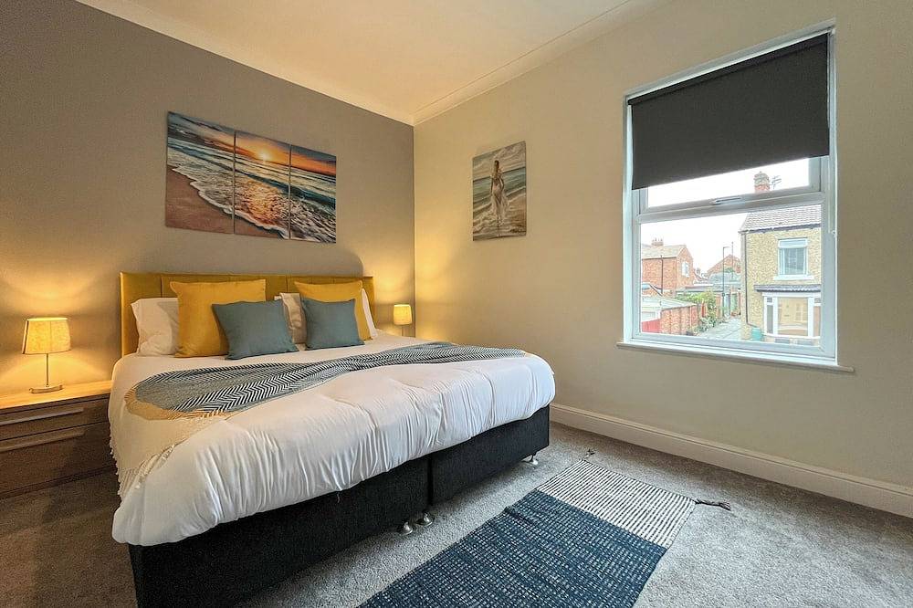 3 bedroom accommodation in Saltburn in Saltburn by the Sea, Redcar and Cleveland