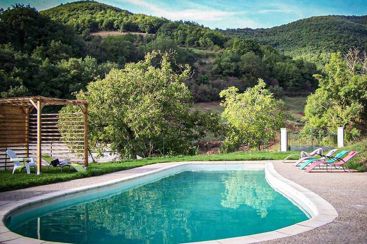 Location de vacances pour 21 personnes, avec Terrasse et Jardin à Sylvanès