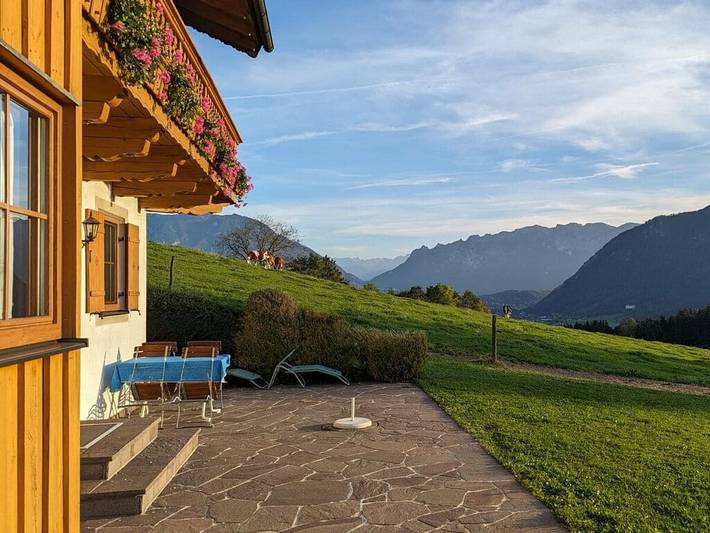 Ferienhaus für 4 Personen, mit Balkon und Terrasse sowie Garten und Ausblick in Piding