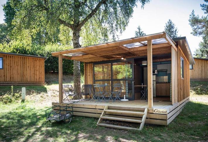 Camping pour 5 personnes, avec piscine et terrasse, animaux acceptés