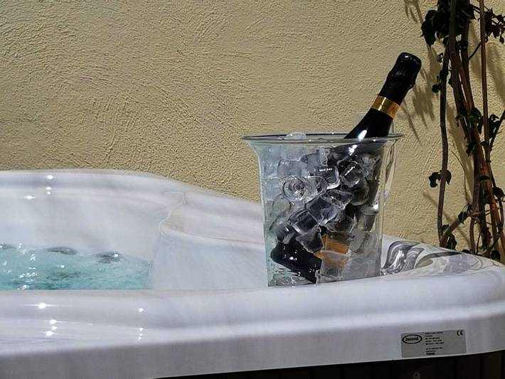 Chambre d’hôte pour 3 personnes, avec terrasse ainsi que jacuzzi et piscine, animaux acceptés à Lecce - 3