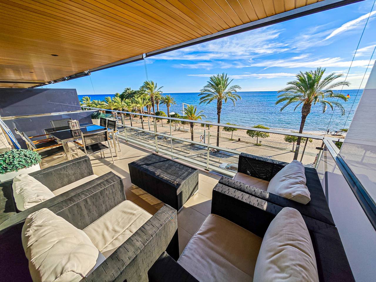Entire apartment, Seafront Apartment with Terrace and Pool in Cambrils in Cambrils, Costa Dorada