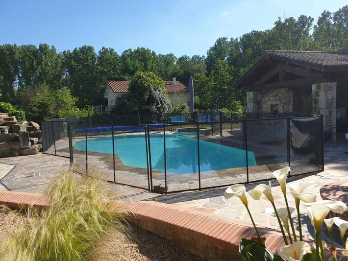 Maison d’hôte pour 2 personnes, avec Balcon et Terrasse ainsi que Jardin et Piscine