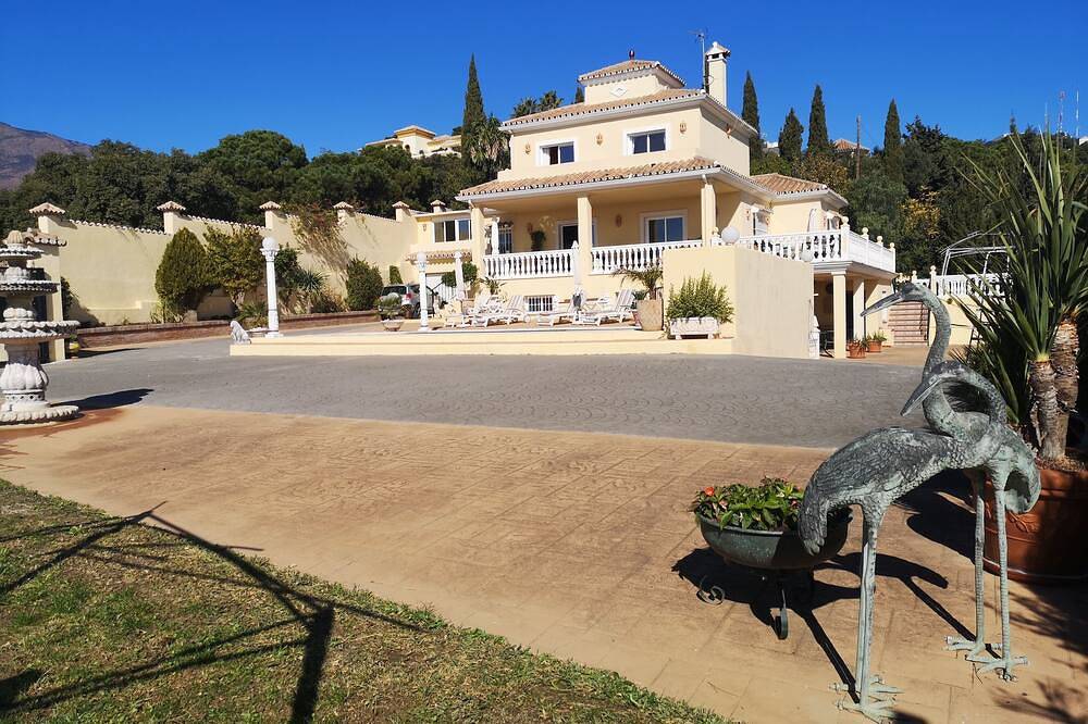 Apartamento entero, Villa Roca, Lejlighed til 2 Personer, 3km til Estepona in Estepona, Costa del Sol