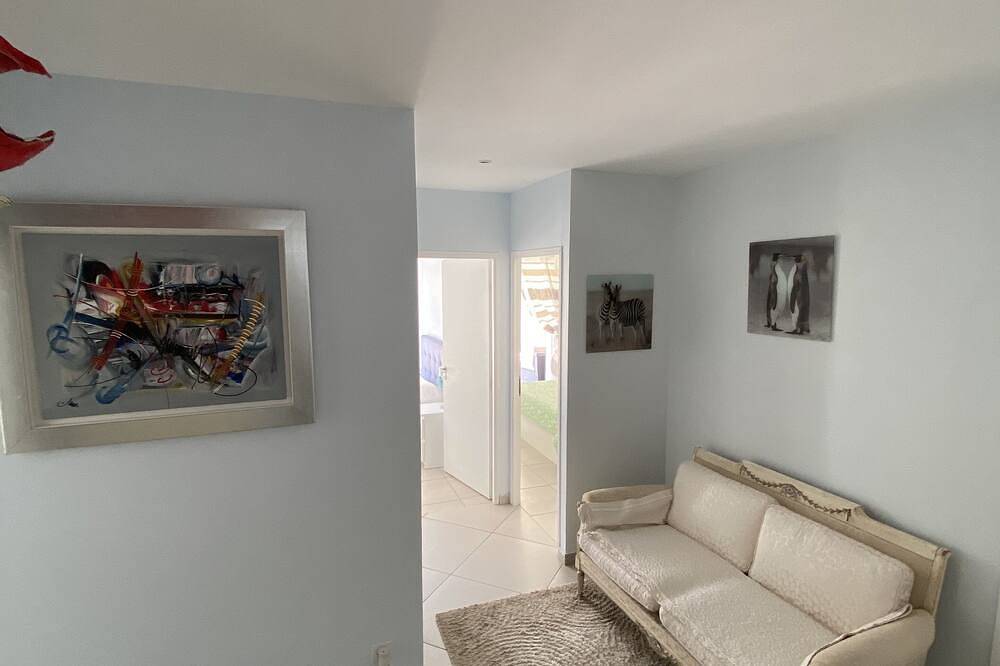 Villa en el Rte des Sangunairés con piscina privada. in Ajaccio, Region de Ajaccio