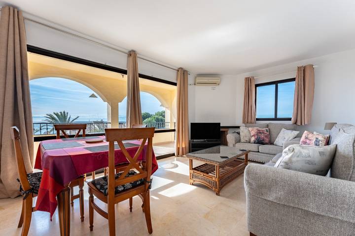Entire apartment, Apartment 'Sea Views Torre Oceano 7' with Shared Pool & Wi-Fi in La Cala de Mijas, Mijas
