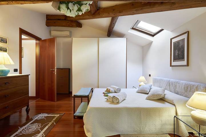 Entire apartment, Villa Gloria. Apartment near downtown with private parking in Verona, Verona Province