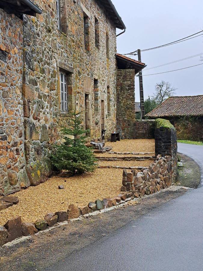Location de vacances pour 3 personnes, avec Jardin et Vue à Roussines