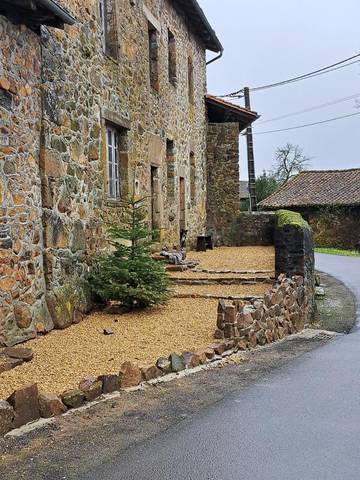 Cottage pour 2 personnes, avec jardin à Roussines