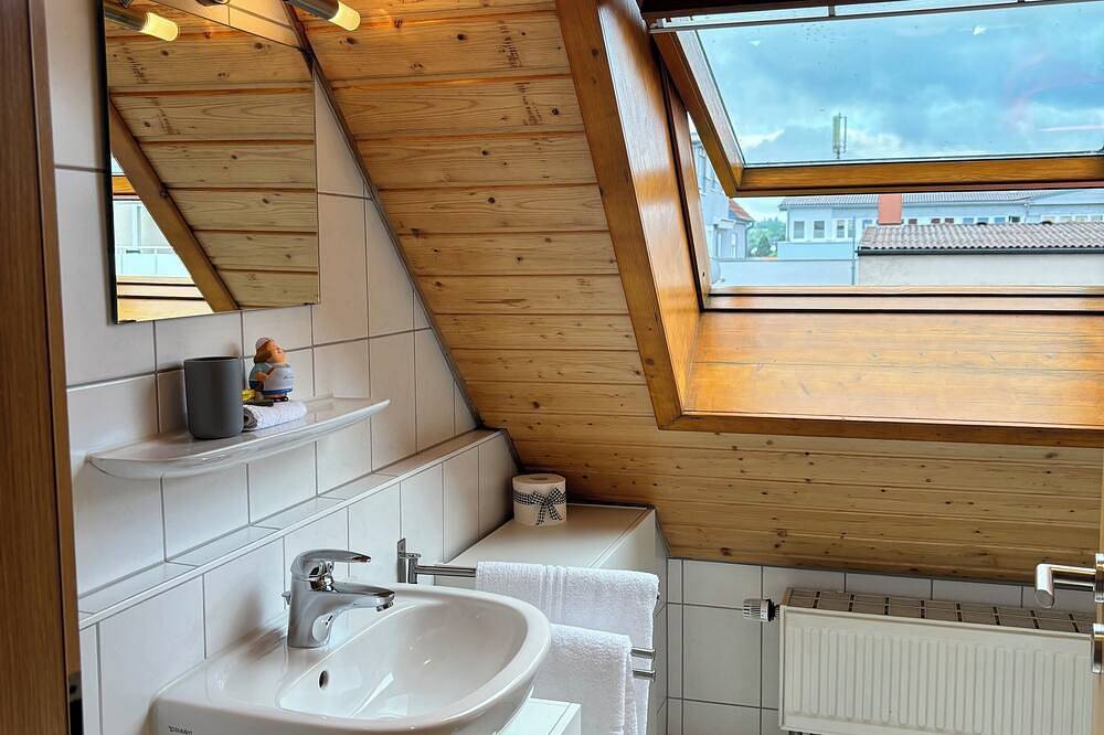 Ganze Wohnung, Fabulous studio apartment, Walk to Lakes, Transit & Authentic German Restaurant in Böblingen, Landkreis Böblingen