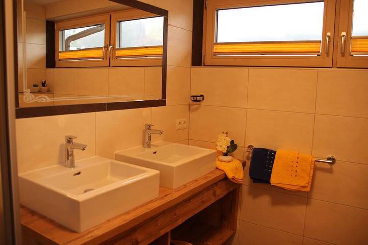Ganze Wohnung, Ferienwohnung Zorn-Pauli, geräumig mit schöner Aussicht auf die Berge in Zell am Ziller, Bezirk Schwaz