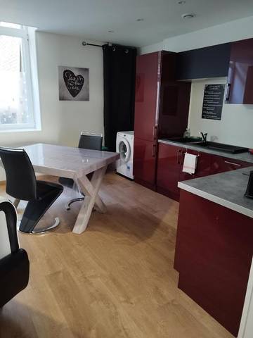 Gîte pour 2 personnes, avec terrasse à Givet (homonymie)