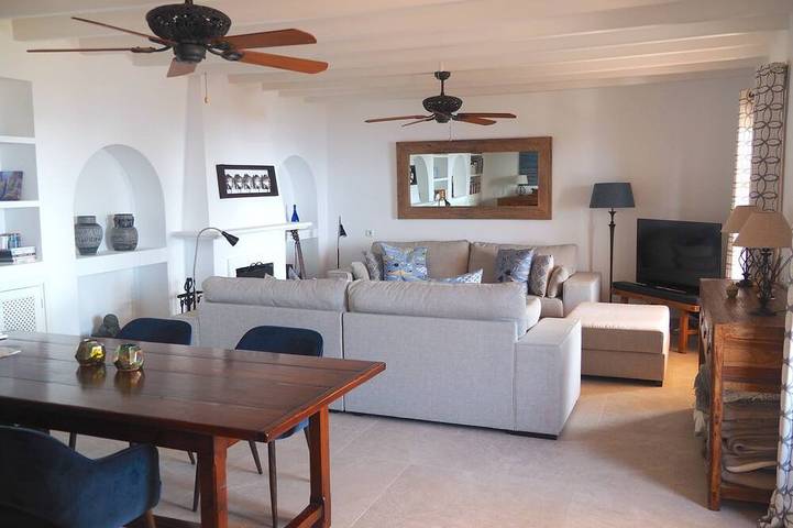 Fabulous 4-bedroom sea view villa with Pool, Ac, Wifi in beautiful Deià in Deià, Coast of Mallorca