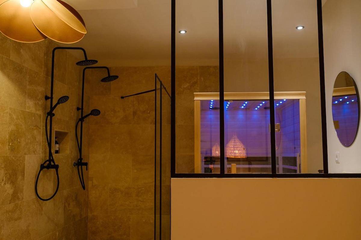 Appartement entier, Ama, suite avec baignoire balnéo et sauna privé in Avignon, Vaucluse