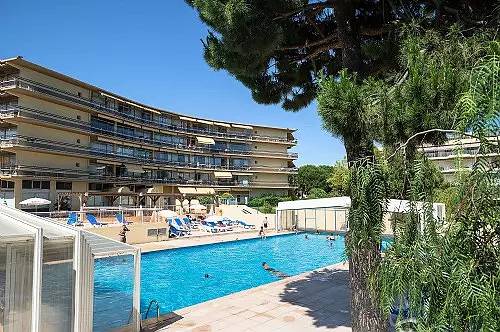 Location de vacances pour 4 personnes, avec Terrasse ainsi que Piscine et Vue à Saint-Laurent-du-Var