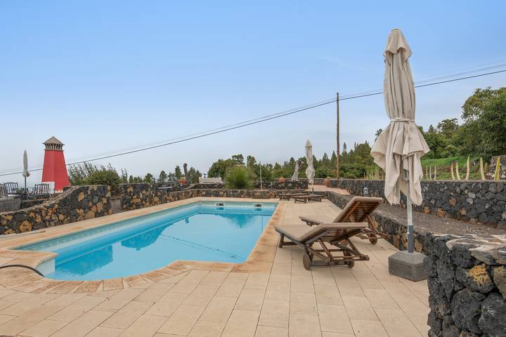 Apartamento entero, Apartamento 'Aljibe 2' con vistas a la montaña, piscina compartida y Wi-Fi in Las Tricias, Garafía
