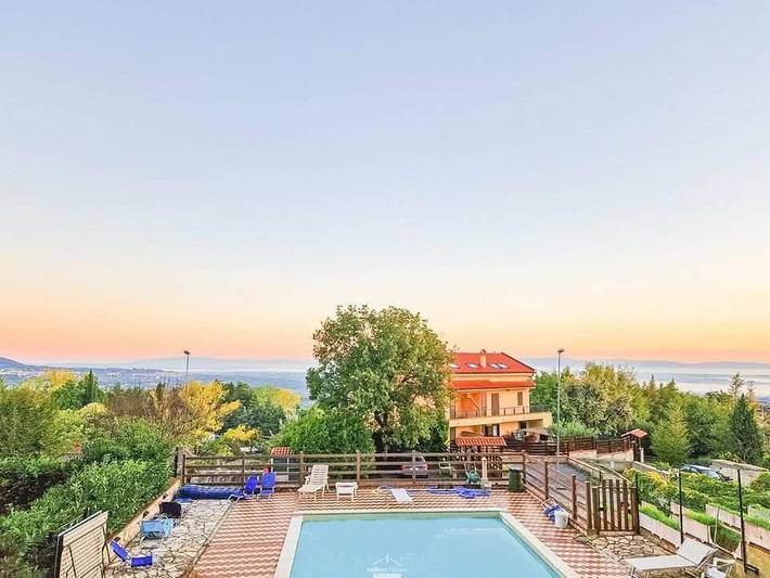 Ferienwohnung für 7 Personen, mit Ausblick und Garten sowie Pool - 1