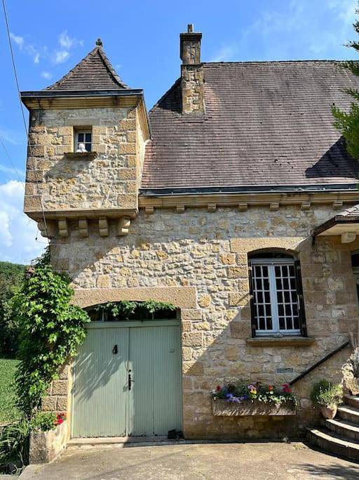 Ferienhaus für 8 Personen, mit Whirlpool und Terrasse sowie Garten und Ausblick