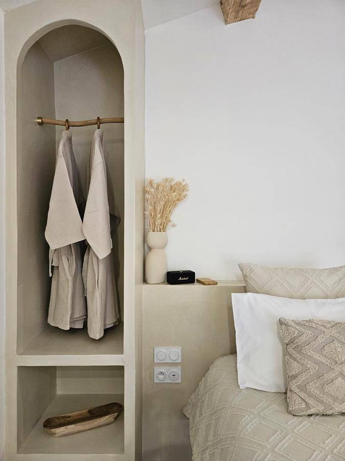 Le Clos des Délices - Love Room - Chambre avec spa, terrasse et parking privatif in Aubagne, Côte méditerranéenne (France)