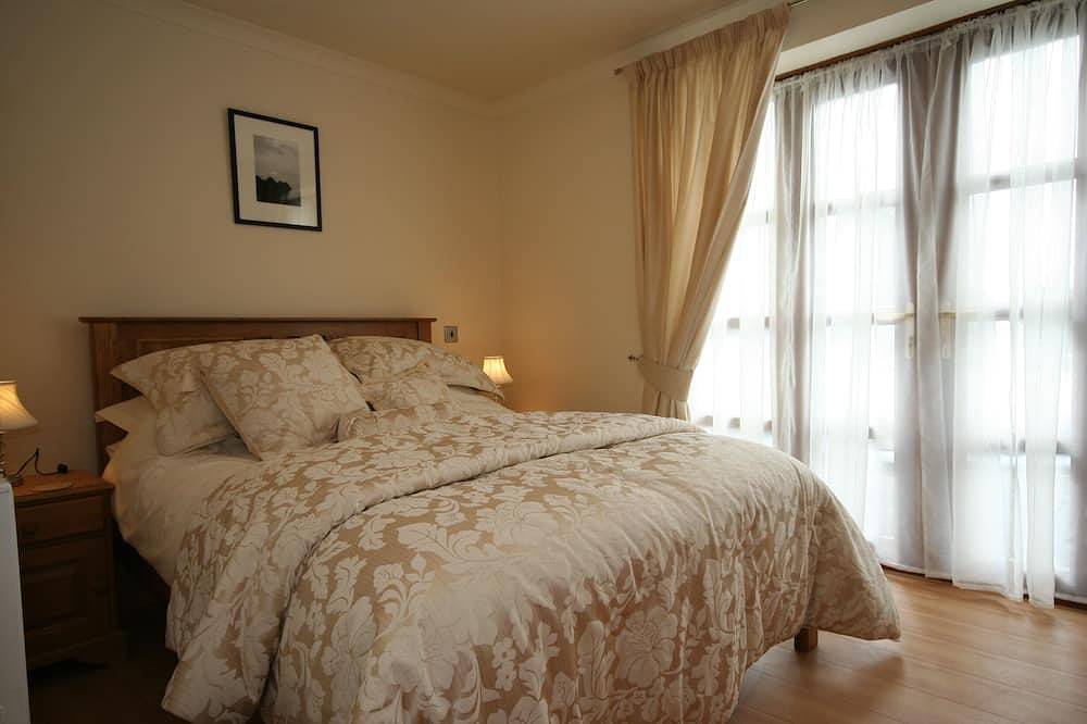 Beautiful 5 bed, 5* luxury cottage in a secluded location in Three Cliffs Bay, Swansea region