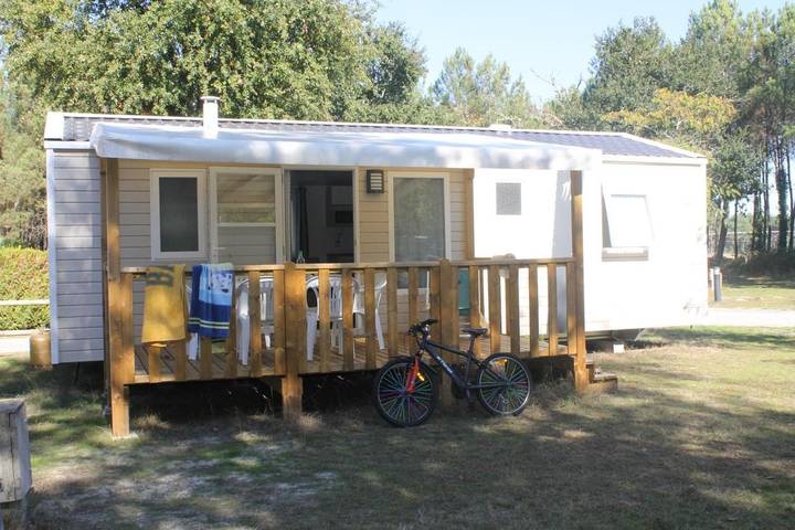 Location de vacances pour 4 personnes, avec terrasse ainsi que jardin et piscine à Lesperon - 3